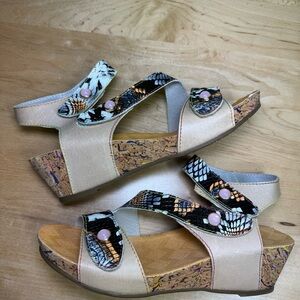 L'ATISTE Multicolor Platform Sandals